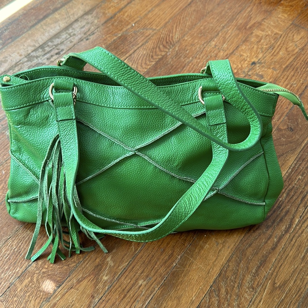 Nyla Noor Soho bag Kelly Green Lisa style